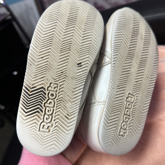 Reebok size 8 sneakers good condition - Picture 5 of 5